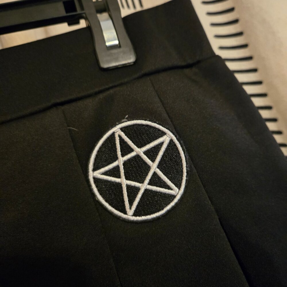 Spencer's elastic waist pleated pentagram cheer skirt XL - Picture 2 of 7